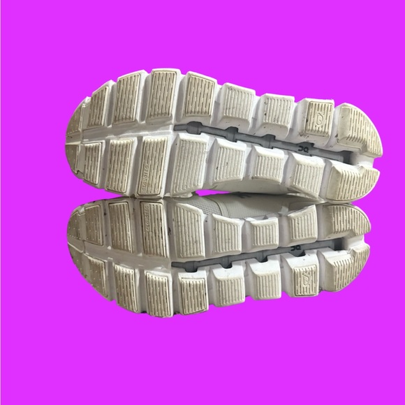 On Running Women's Athletic Shoes - White - Picture 7 of 9